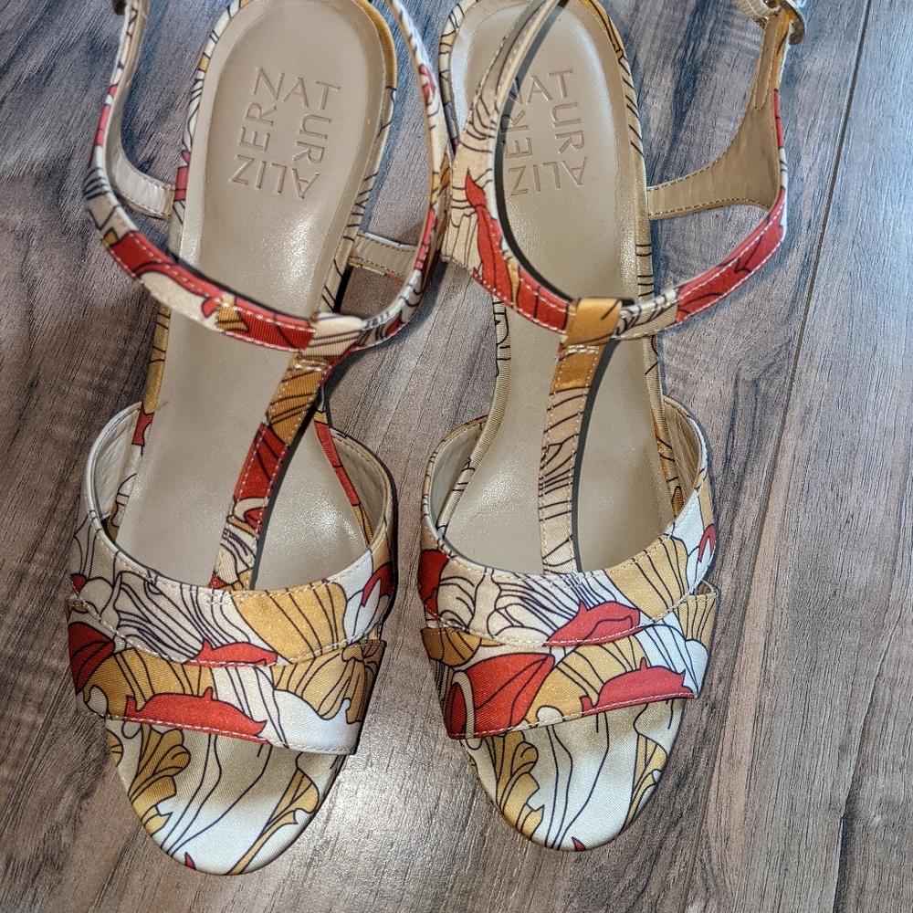 Naturalizer Finn Papaya Satin Sandals 8W - Picture 5 of 10